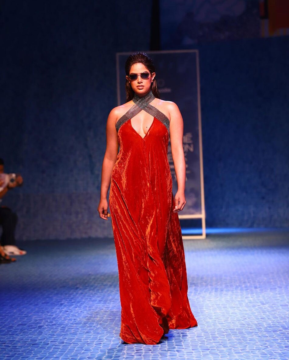 हरनाज संधू