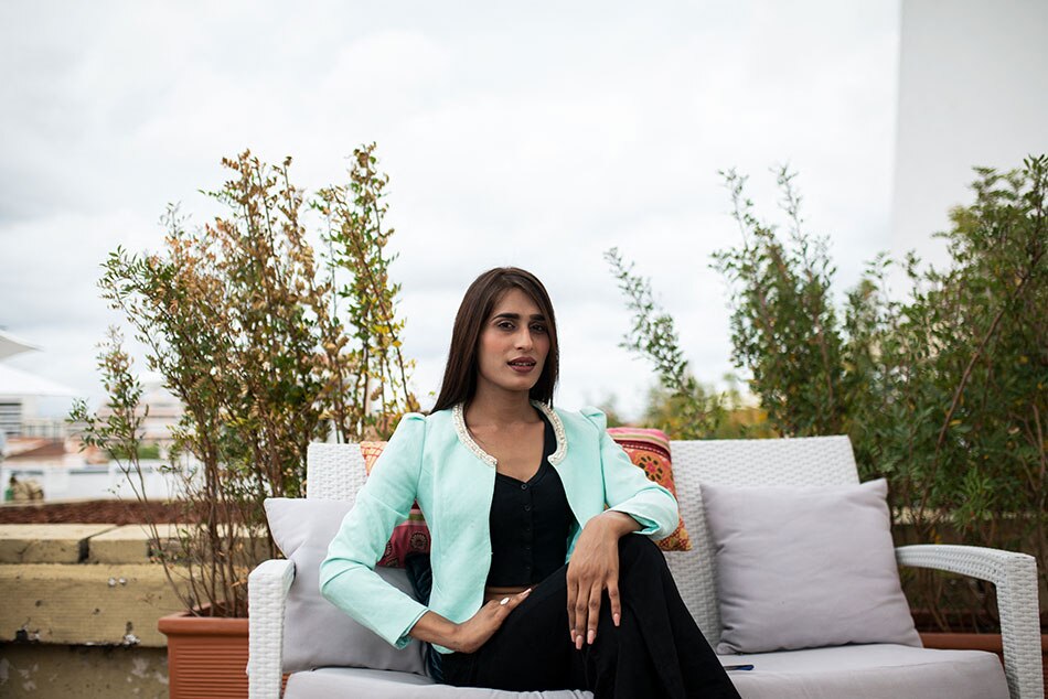 अलीना खान