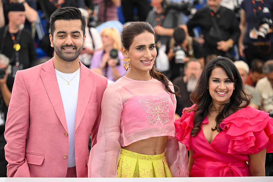 अलीना खान