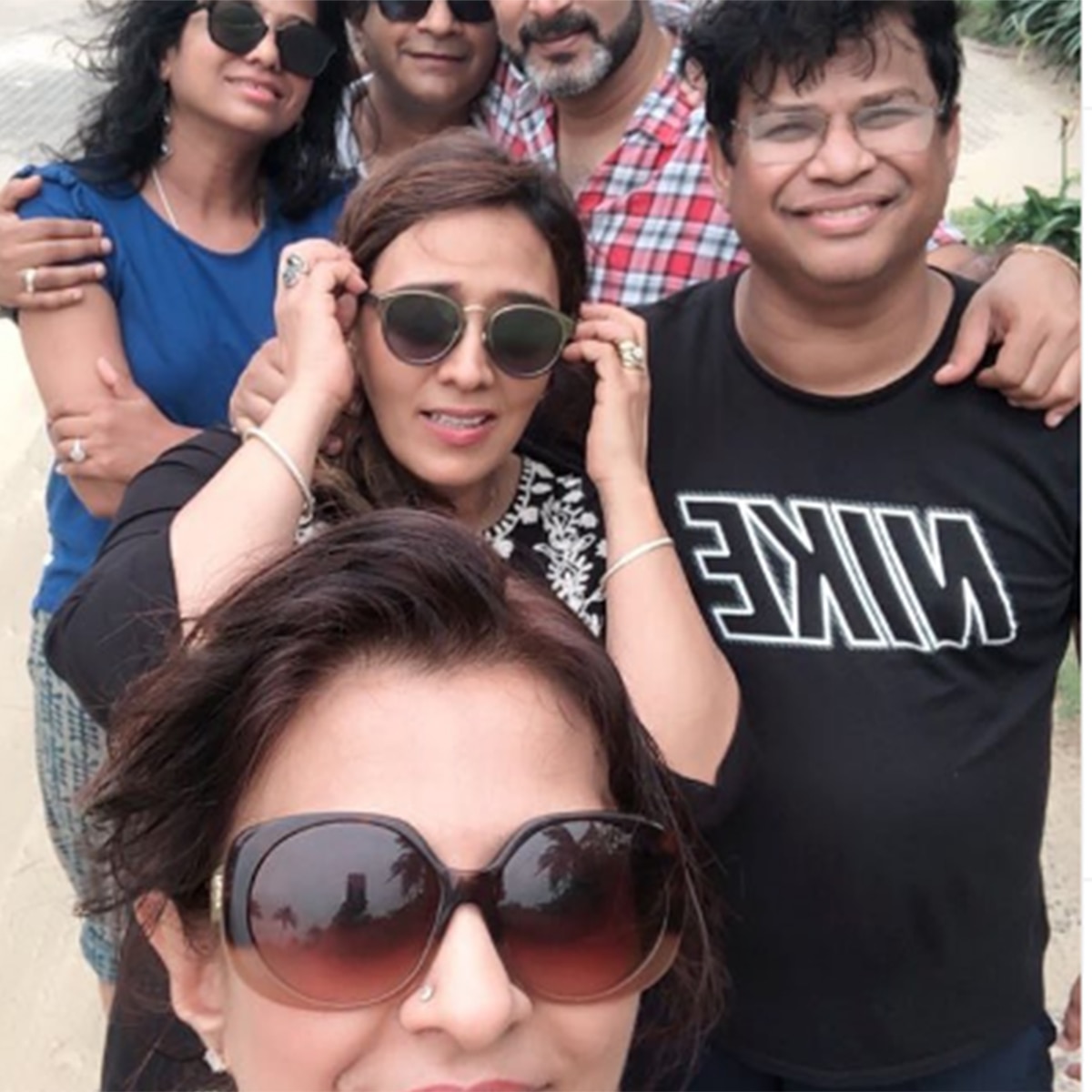 केके अपनी पत्नी के साथ