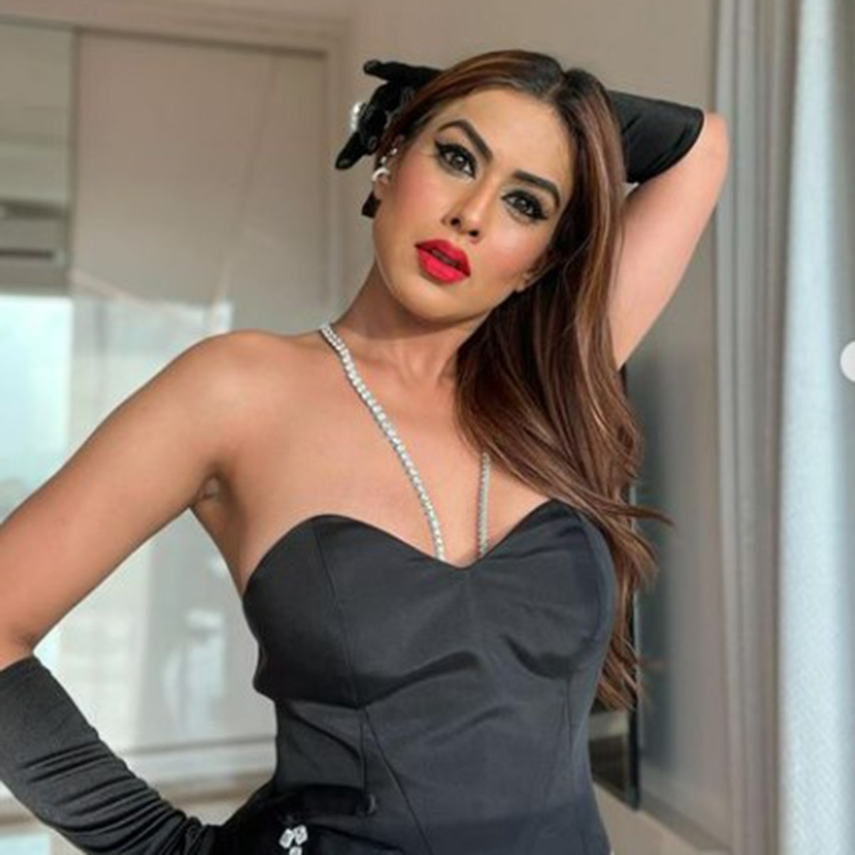  निया शर्मा