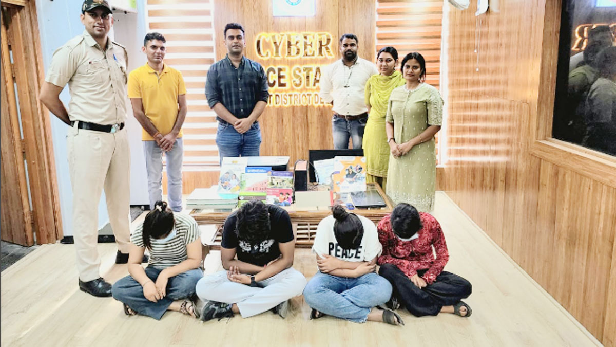 फर्जी डिग्री और सर्टिफिकेट बेचने के आरोप में 5 गिरफ्तार (फोटो-आजतक)