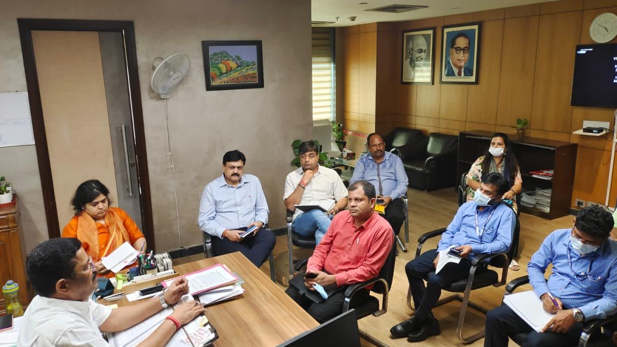 ग्रेटर नोएडा प्राधिकरण के साथ कंपनियों की बैठक 