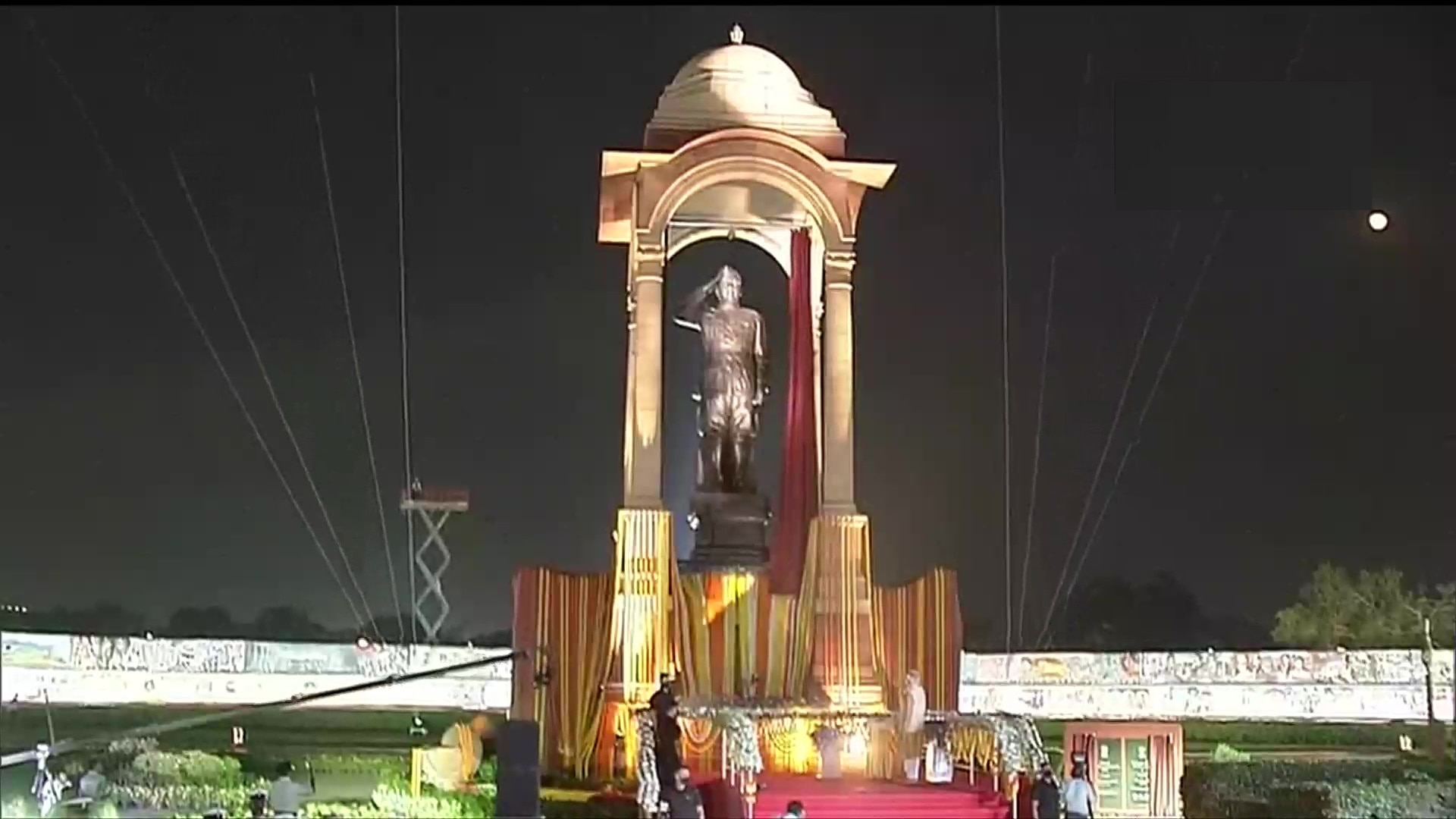 सुभाष चंद्र बोस की प्रतिमा का अनावरण