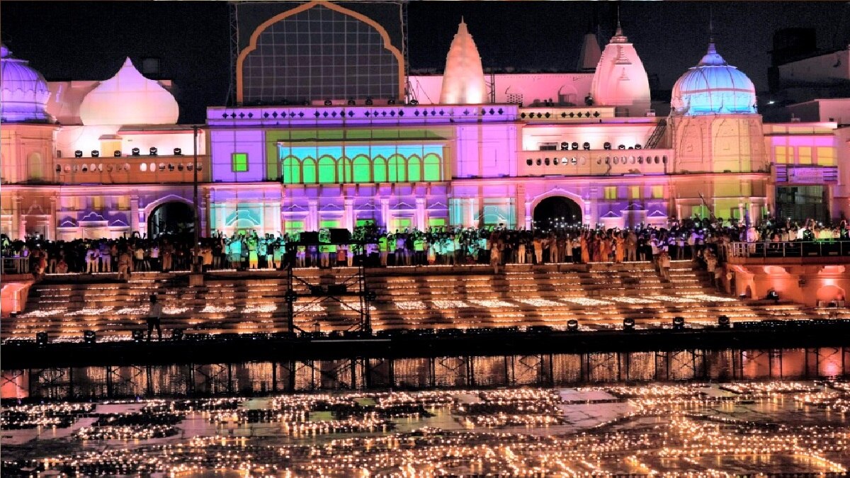 दिवाली की पूर्व संध्या पर अयोध्या में जलाए गए 17 लाख दीए, पीएम मोदी भी हुए कार्यक्रम में शामिल