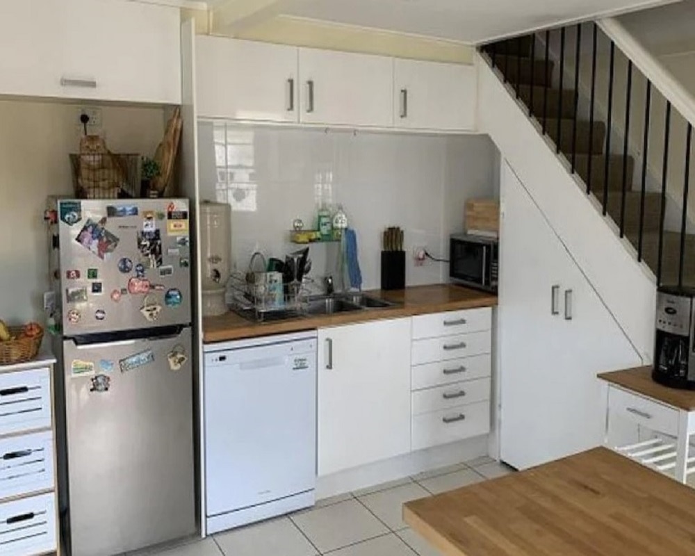 Hidden Cat in Kitchen (Photo-Bright Side)