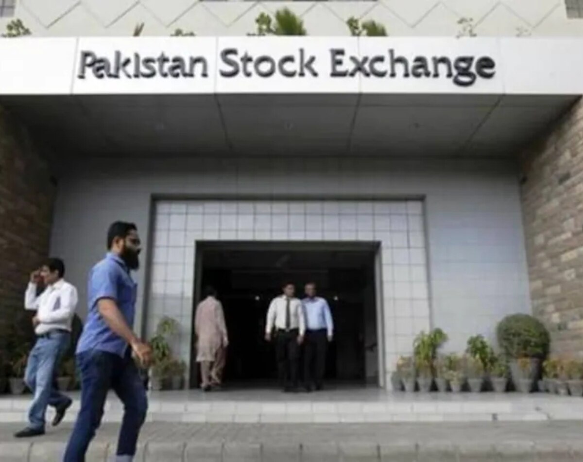 पाकिस्तान का शेयर बाजार भी रह गया पीछे
