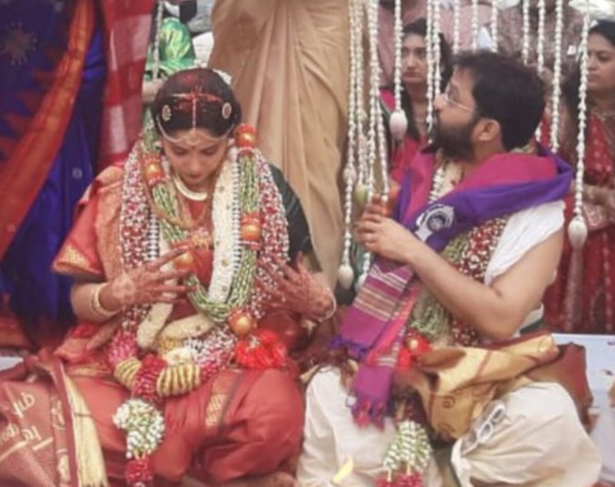 पारिवारिक सदस्य और दोस्त हुए शामिल