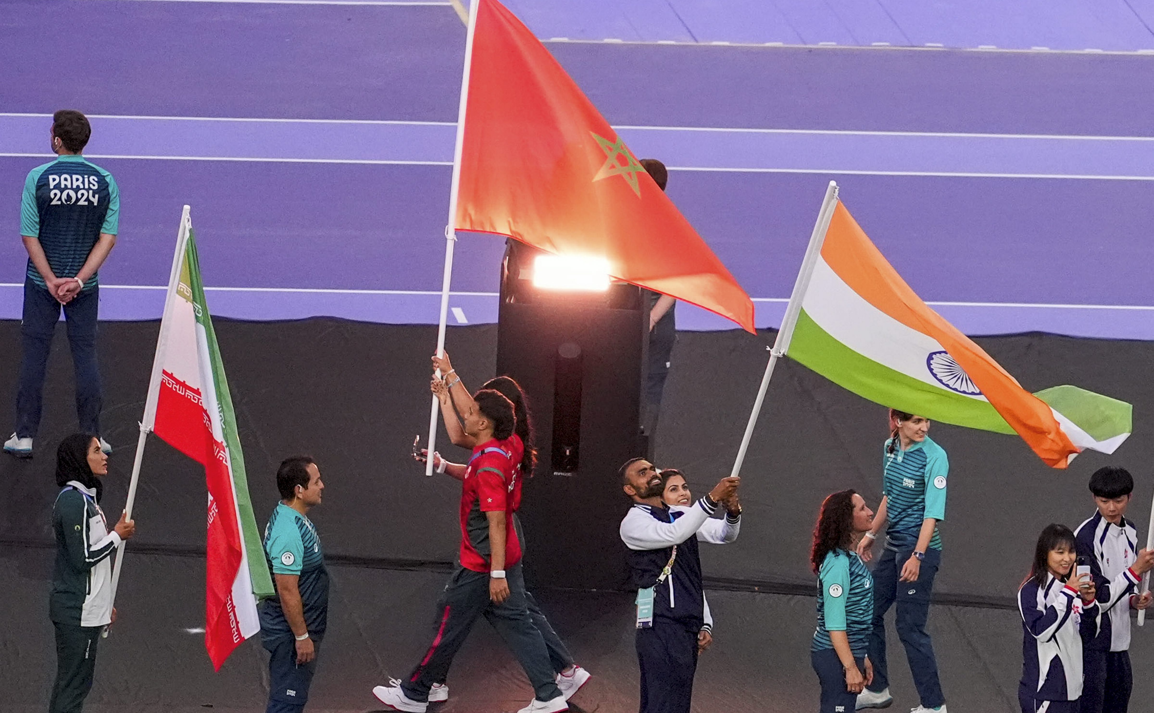 पीआर श्रीजेश और मनु भाकर ध्वजवाहक 