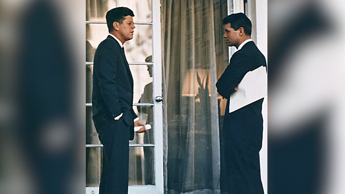 डलास के एक रैली में शामिल हुए थे कैनेडी