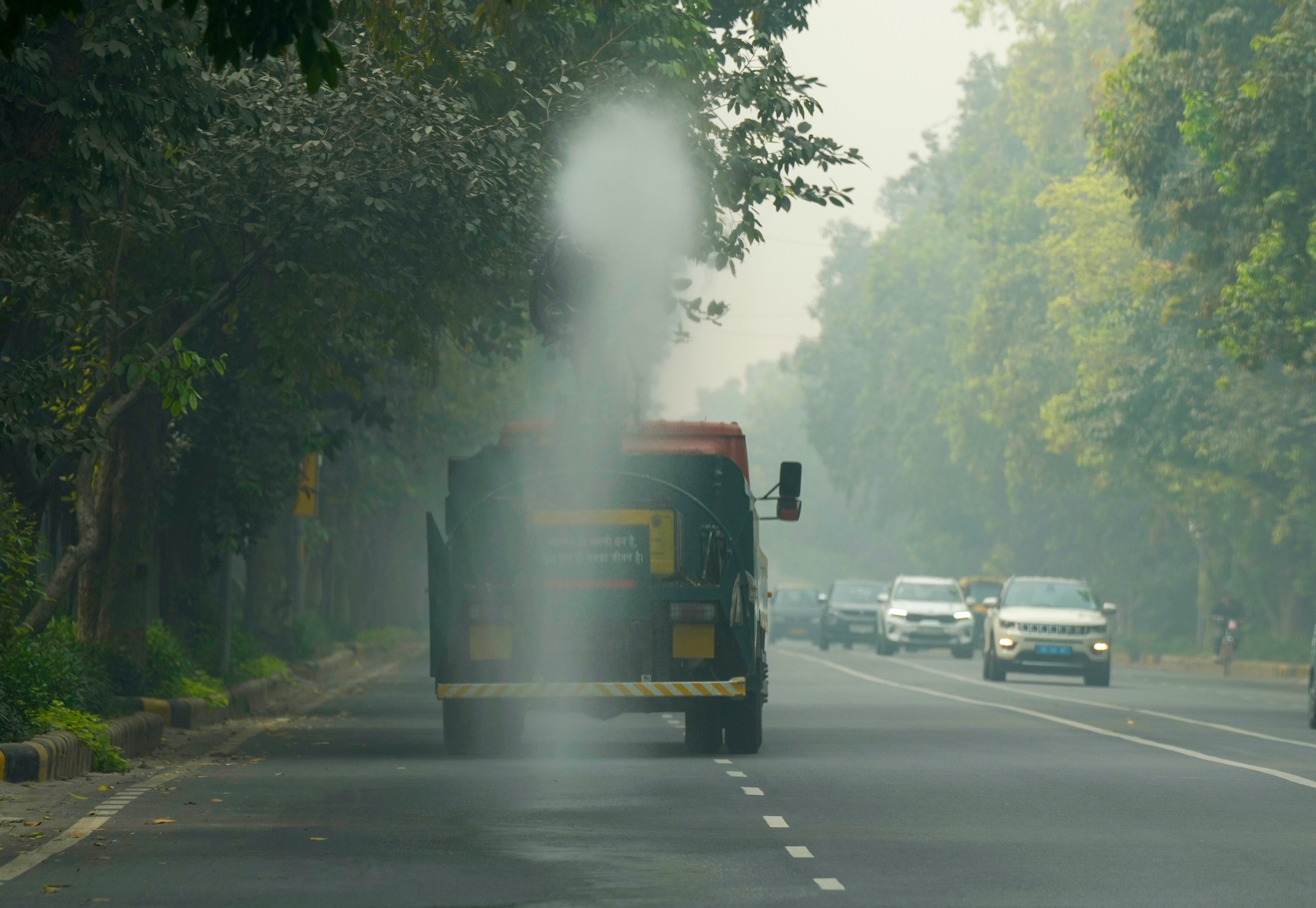 कोहरे के कारण कई फ्लाइट देरी से चल रही 