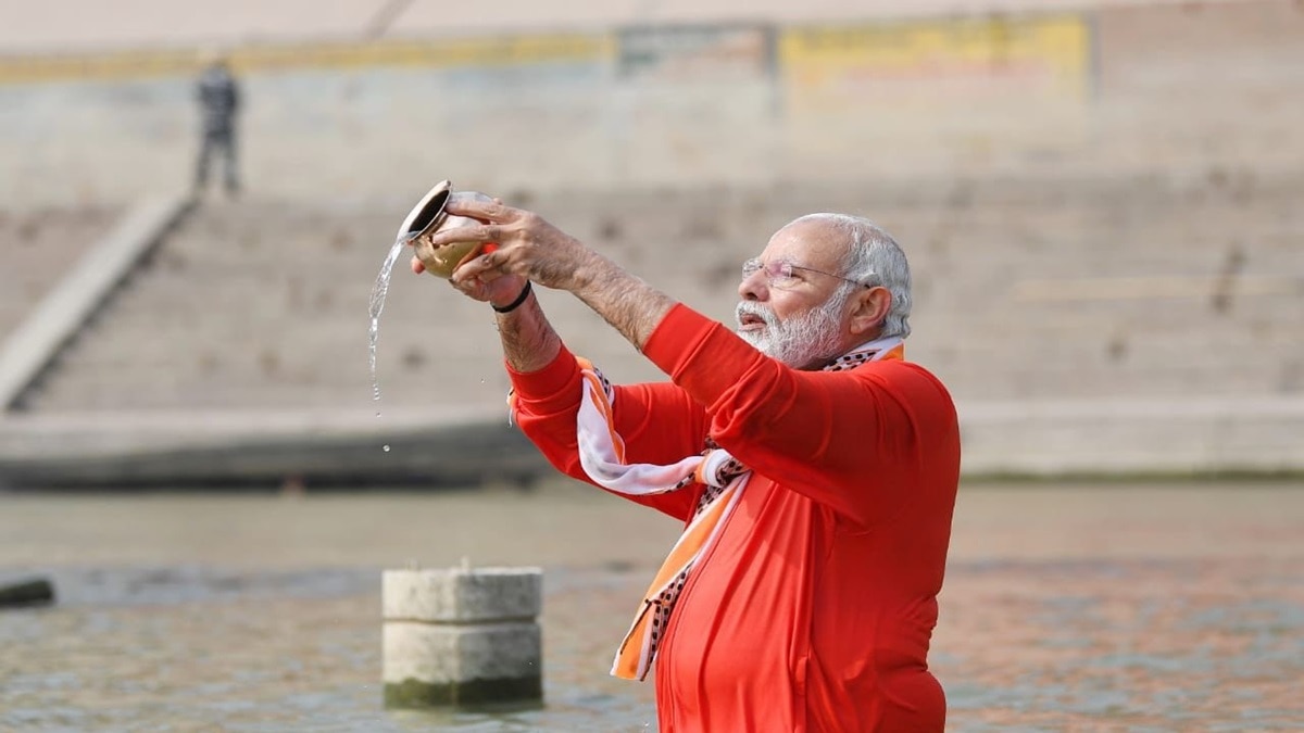  13 दिसंबर 2021 को वाराणसी ललिता घाट पर