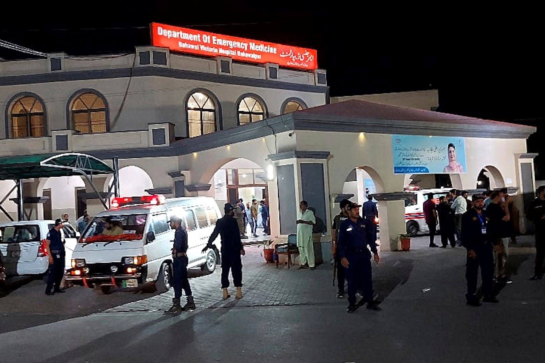 Soldiers providing security outside hospital in Pakistan
