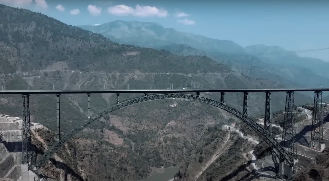 पेरिस के एफिल टावर से भी 35 मीटर ऊंचा है यह पुल