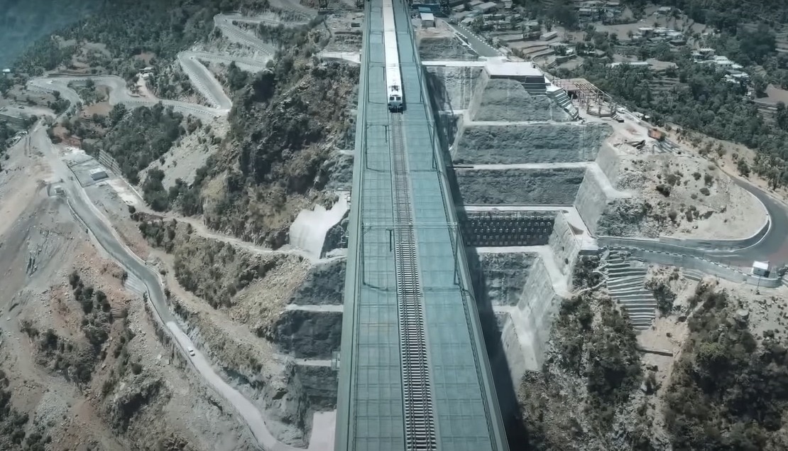 ट्रेनें कटरा और श्रीनगर के बीच दिन में चार फेरे लगाएंगी