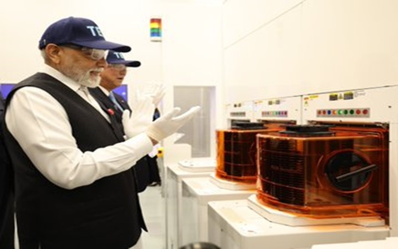 PM Modi in semiconductor factory 
