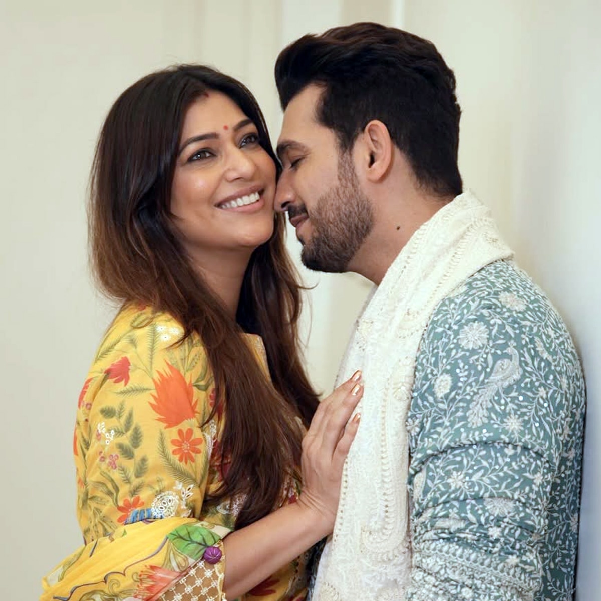 नेहा स्वामी, अर्जुन बिजलानी (Photo: Instagram @nehaswamibijlani)