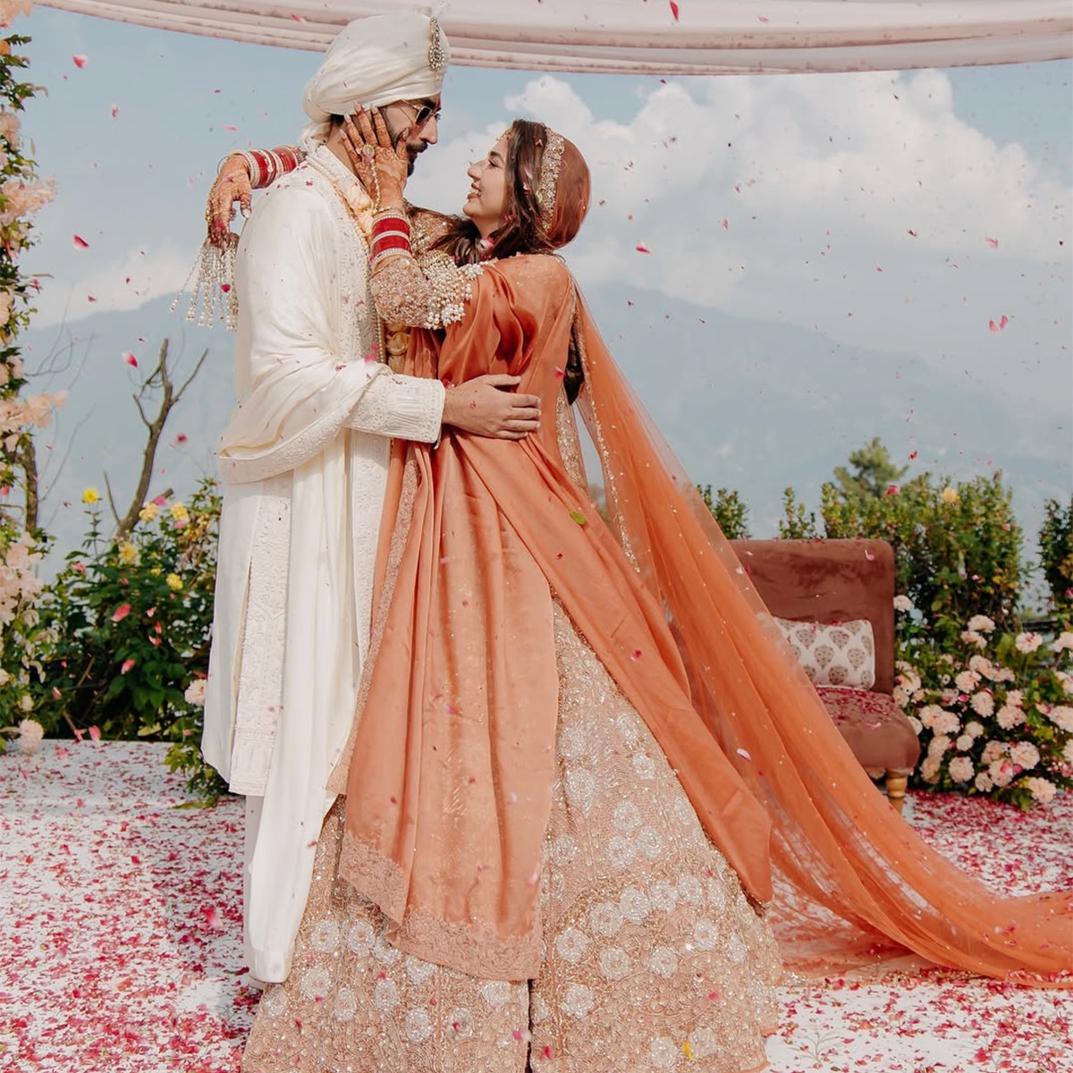 आकांक्षा भंडारी, मानव