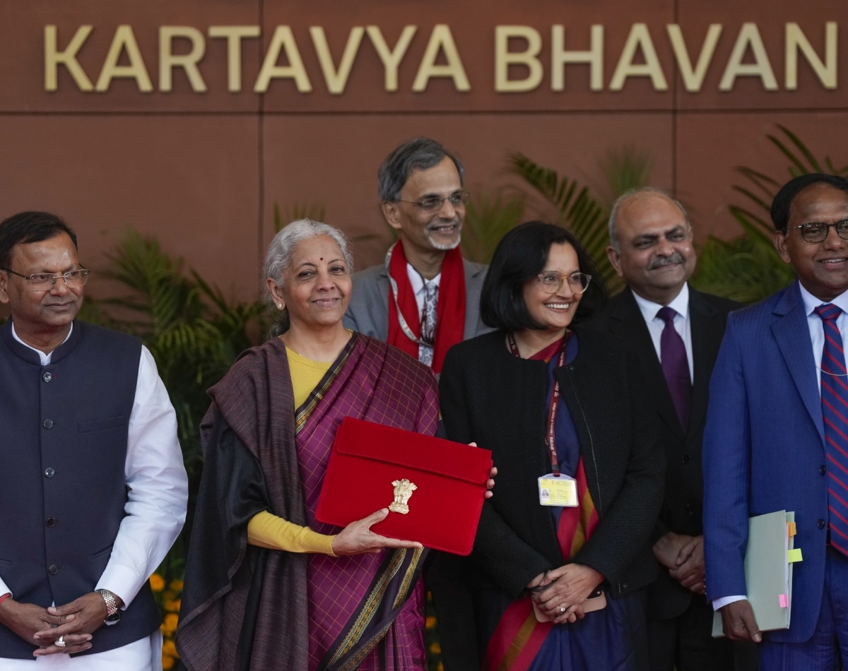 वित्त मंत्री के साथ पूरी बजट टीम