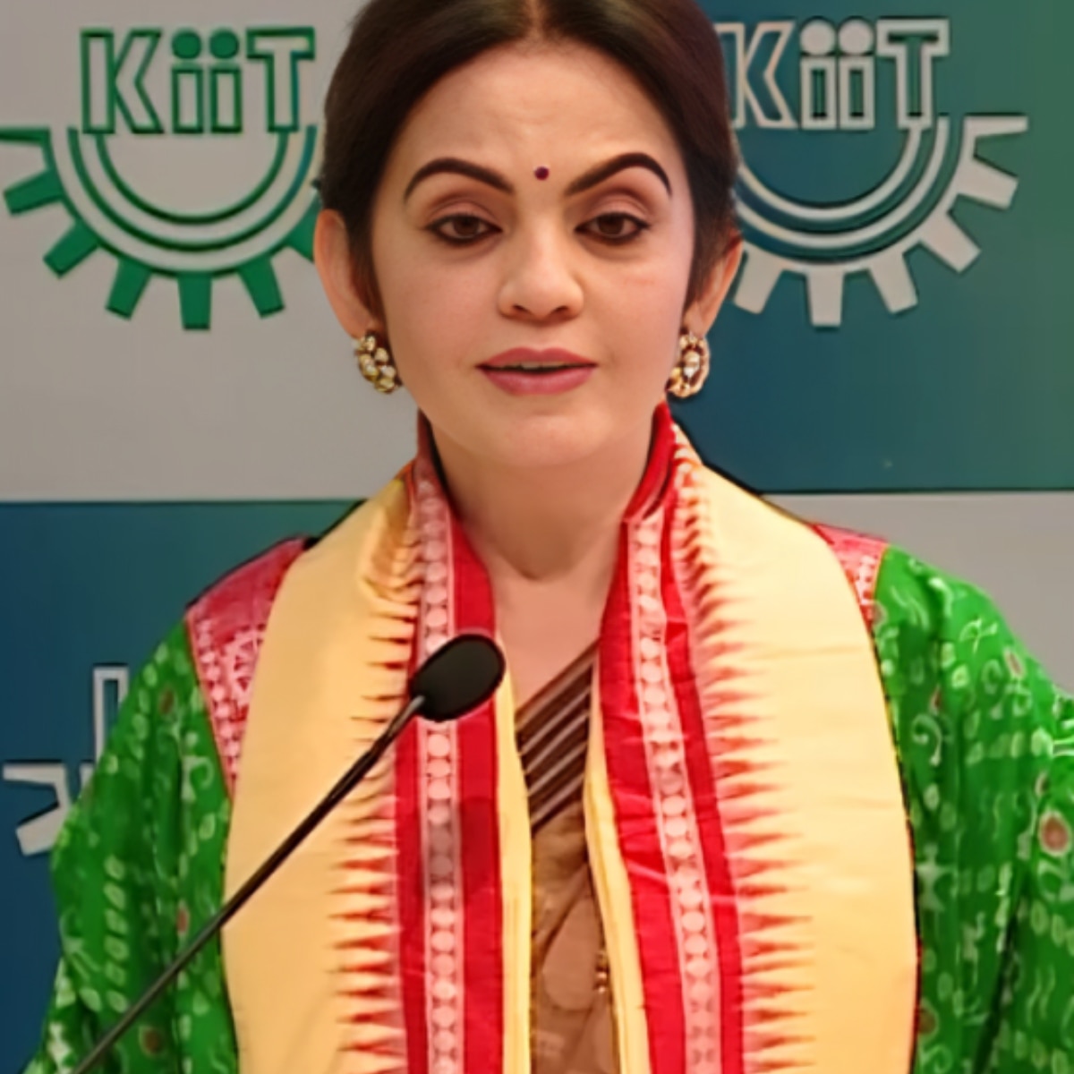 नीता अंबानी ने पहनी राम नाम लिखी साड़ी. (Photo: Instagram)