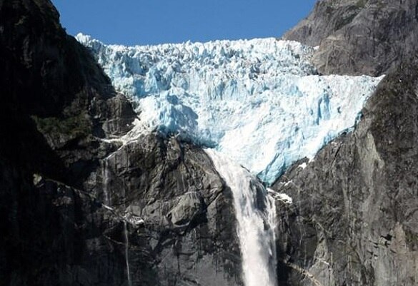 हैंगिंग ग्लेशियर