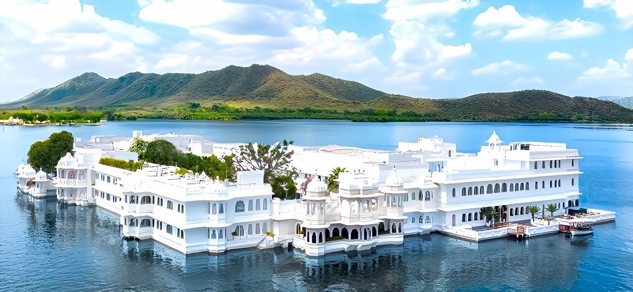 ताज लेक पैलेस