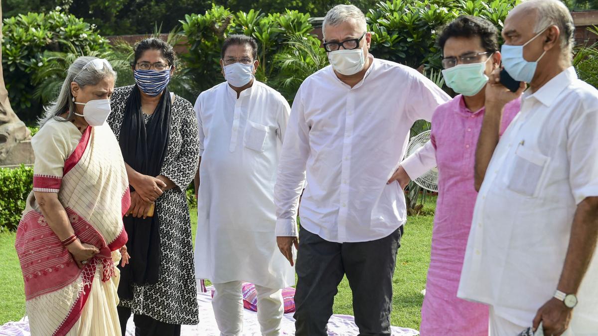 सरकार के खिलाफ विपक्ष के सांसद एकजुट