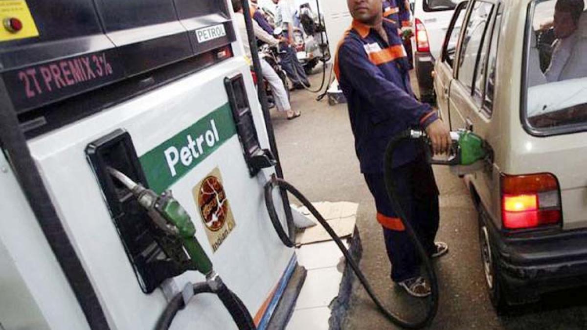 पेट्रोल की कीमत में बदलाव नहीं