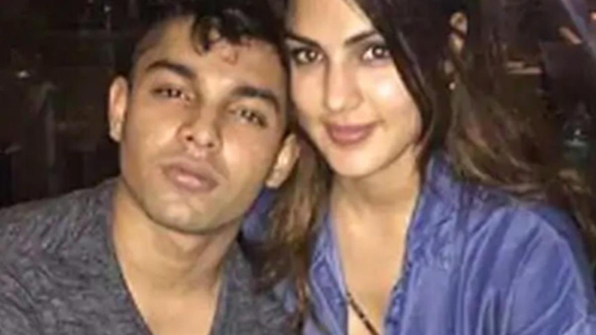  रिया चक्रवर्ती और शोविक चक्रवर्ती