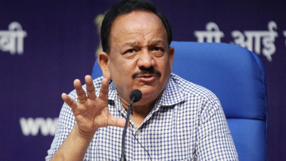 स्वास्थ्य मंत्री ने कोरोना वॉरियर्स को किया सम्मानित