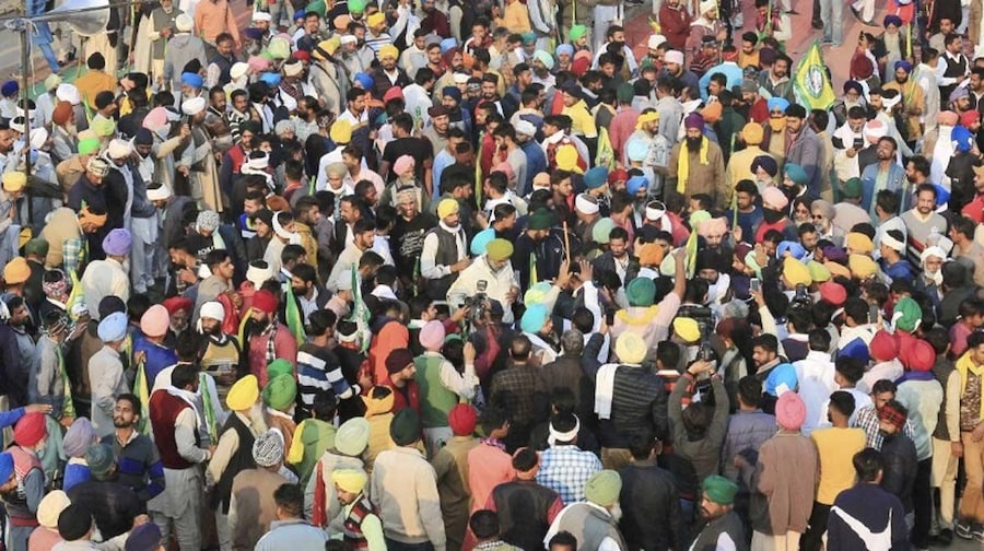 Live: बुराड़ी जाने की अमित शाह की अपील किसानों ने ठुकराई, राकेश टिकैत बोले- ये गुंडागर्दी वाली बात - farmer protest at delhi haryana sindhu border continues against new farm law live