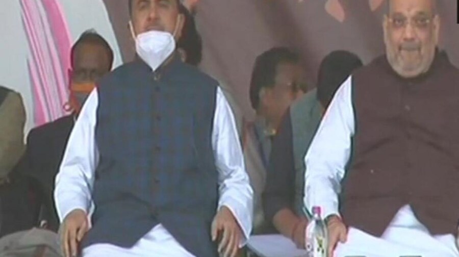 मिदनापुर में अमित शाह की रैली में TMC नेता शुभेंदु अधिकारी (फोटो-एएनआई)