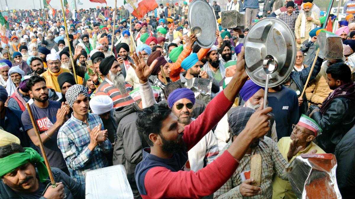 एक महीने से जारी है किसानों का आंदोलन (फोटो: PTI)