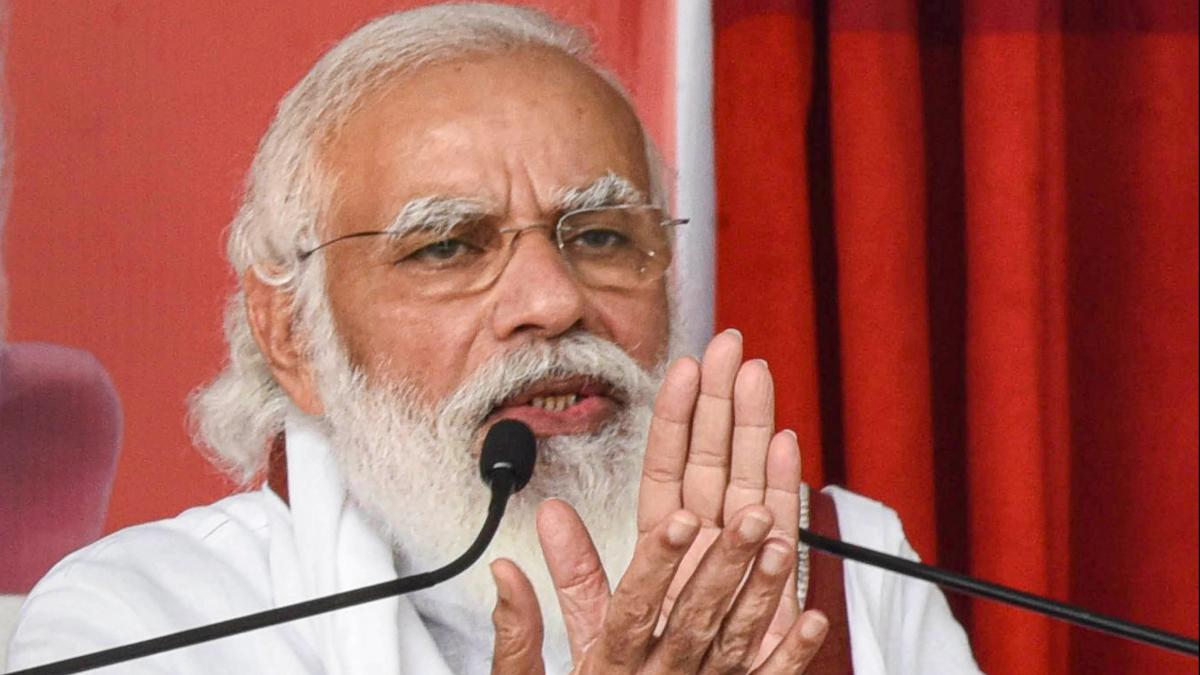 किसानों संग पीएम मोदी का संवाद (PTI)