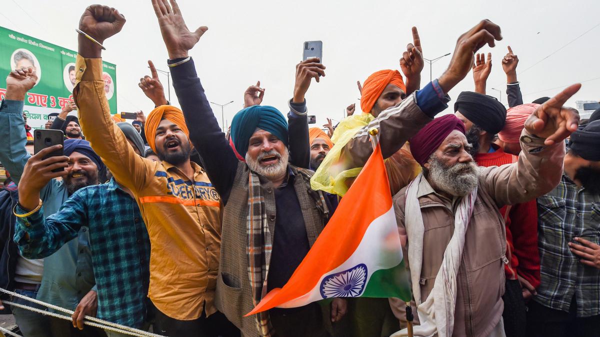 किसान आंदोलन पर केंद्र के रवैये से सुप्रीम कोर्ट 'निराश', कहा- आप कानून होल्ड करेंगे या हम करें ? - Farmer protest Supreme Court hearing Haryana karnal incident government live ...