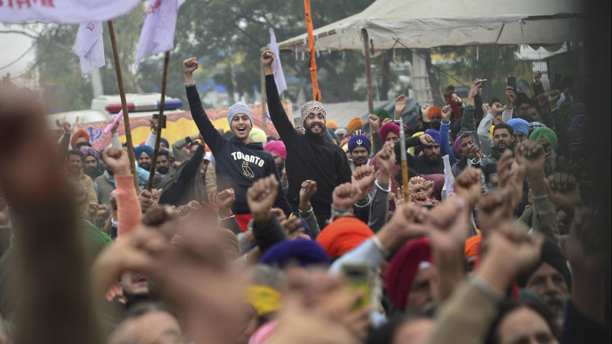 किसानों का आंदोलन लगातार जारी है (PTI)