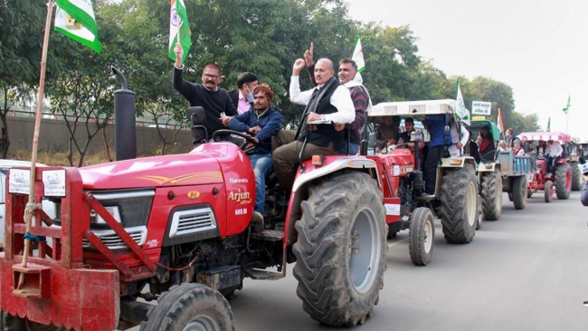 कृषि कानूनों के खिलाफ किसानों का प्रदर्शन जारी है (पीटीआई)