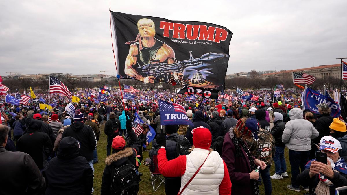 वाशिंगटन में ट्रंप समर्थकों का बवाल 