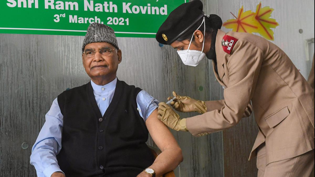 राष्ट्रपति रामनाथ कोविंद को लगाई गई वैक्सीन