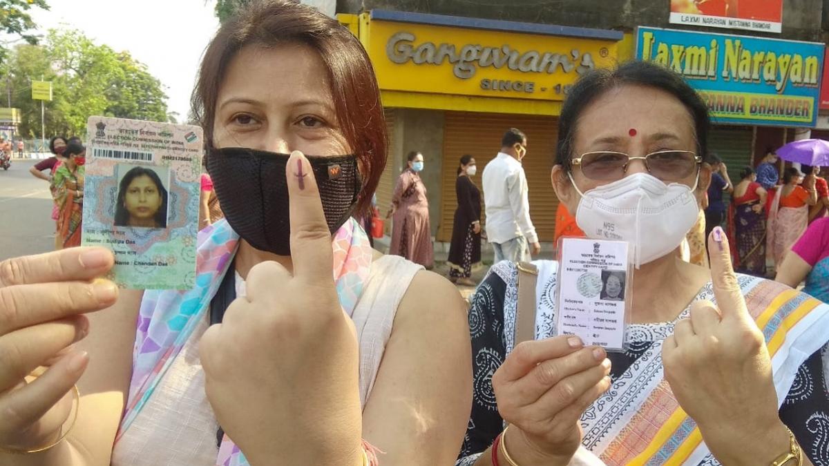 बंगाल के मतदाताओं में भारी उत्साह (फोटोः रक्तिम)