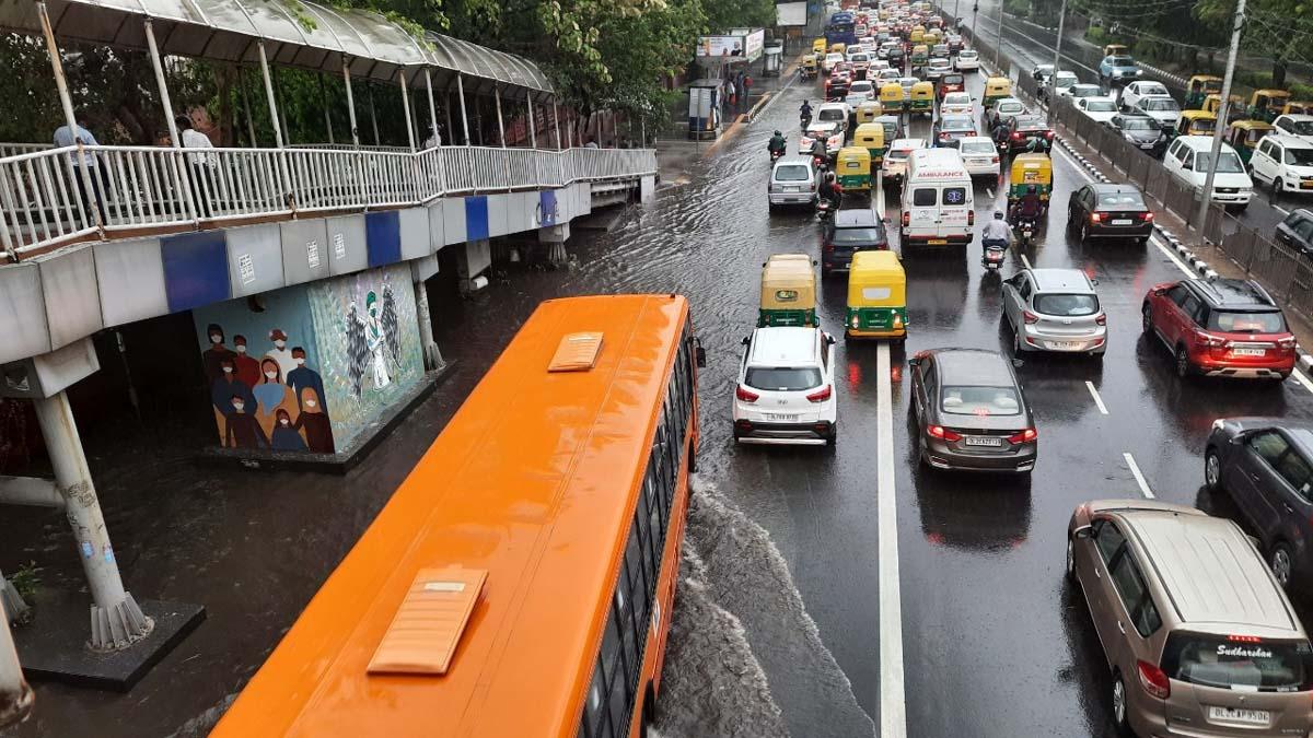Rainfall Today, IMD Latest Updates: बारिश के बीच लगा जाम