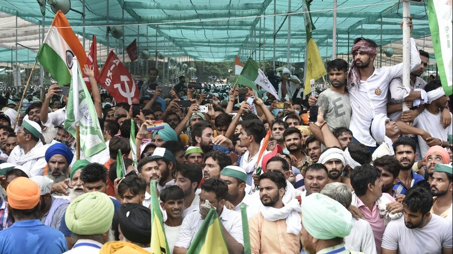 Karnal Mahapanchayat: आज हरियाणा में दम दिखाएंगे किसान, 5 जिलों में इंटरनेट बंद, धारा 144 लागू - Karnal mahapanchayat Haryana farmer protest police internet close updates ntc - AajTak