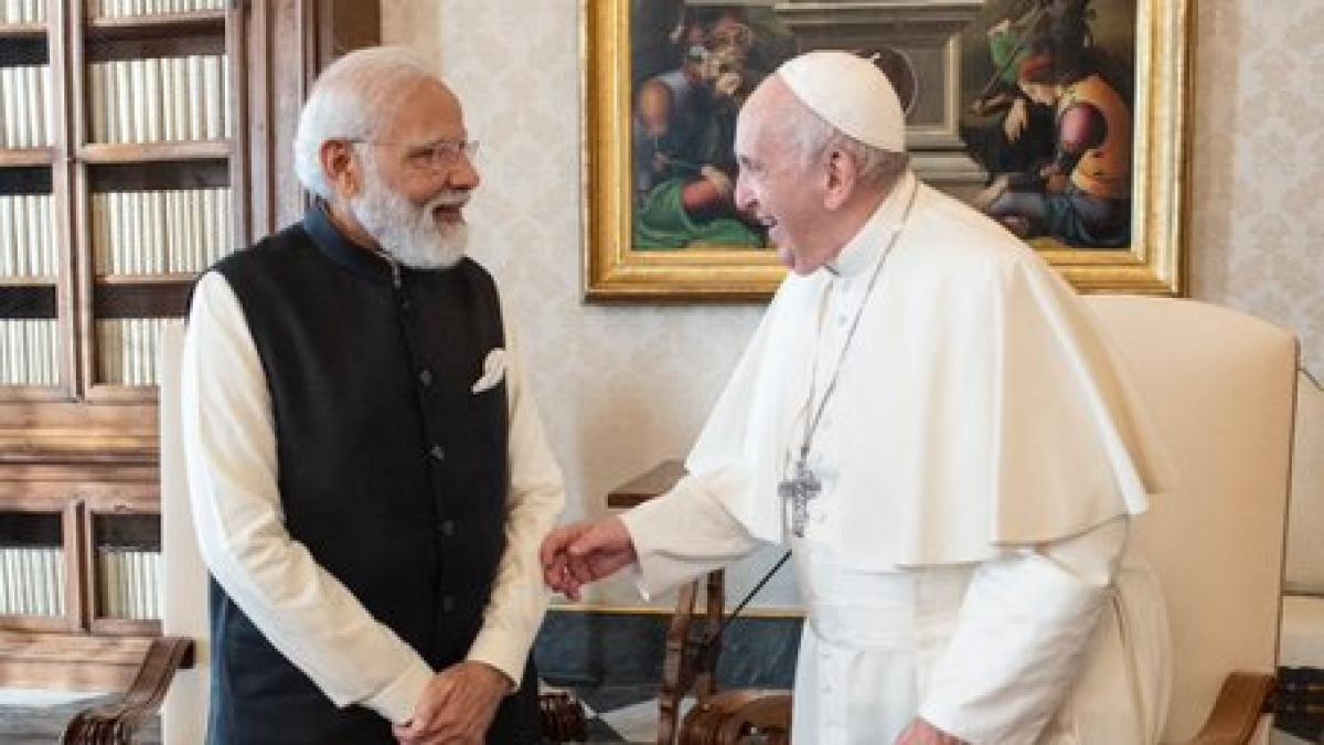 पोप फ्रांसिस से मिले पीएम मोदी (फोटोः ट्विटर)