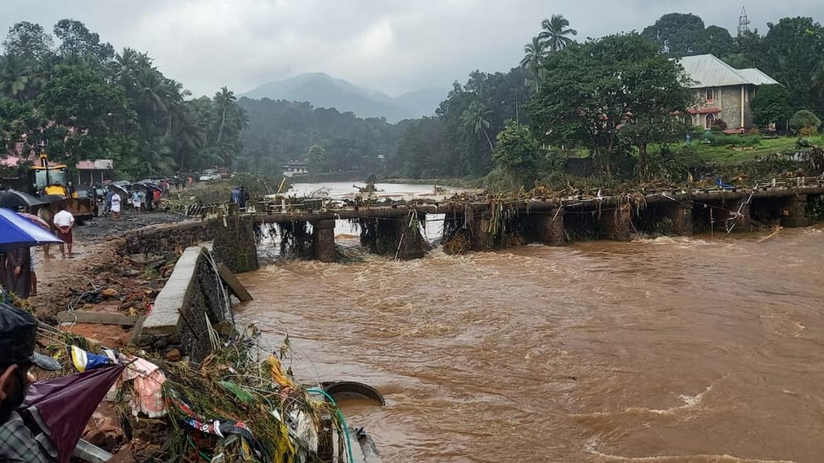 केरल में एक बार फिर बारिश का कहर देखने को मिला है.