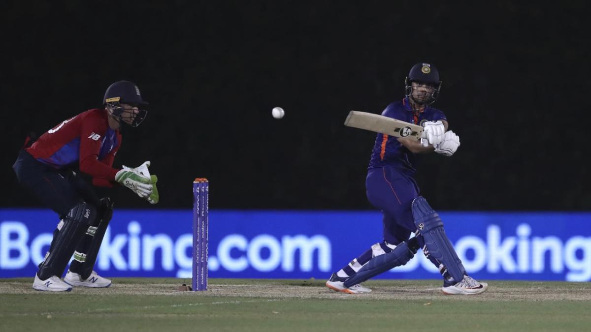 T20 WC, IND VS ENG LIVE: आखिरी दो ओवर्स में पहुंचा गेम, भारत को 20 रनों की दरकार