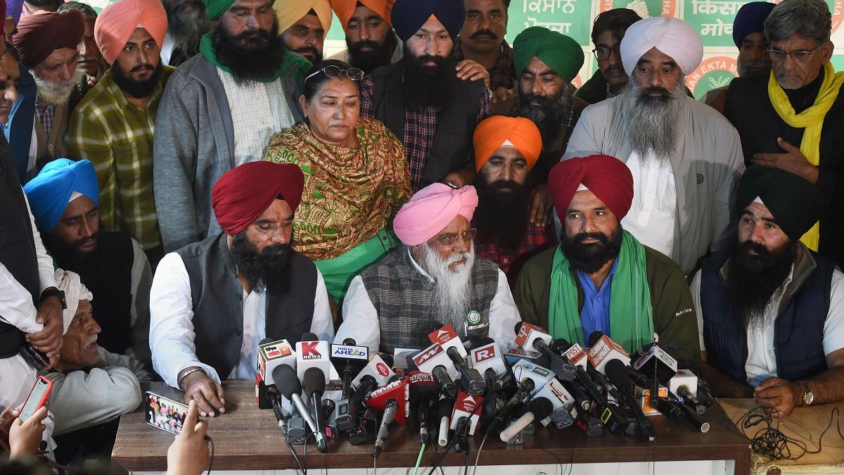 किसानों ने स्थगित की ट्रैक्टर रैली (फोटो-पीटीआई)