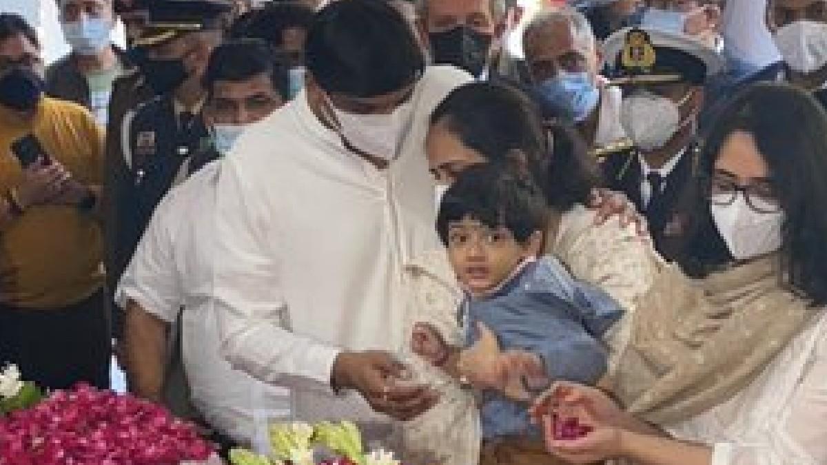 CDS Bipin Rawat Funeral Live Updates: अमित शाह ने दी श्रद्धांजलि, अंतिम विदाई देने उमड़े लोग