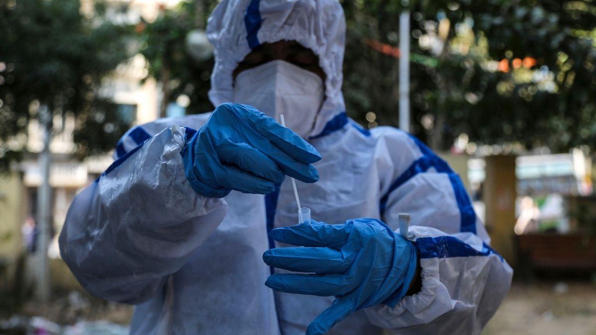 देश में ओमिक्रॉन के मामले अब तेजी से बढ़ने लगे हैं. (फाइल फोटो-PTI)