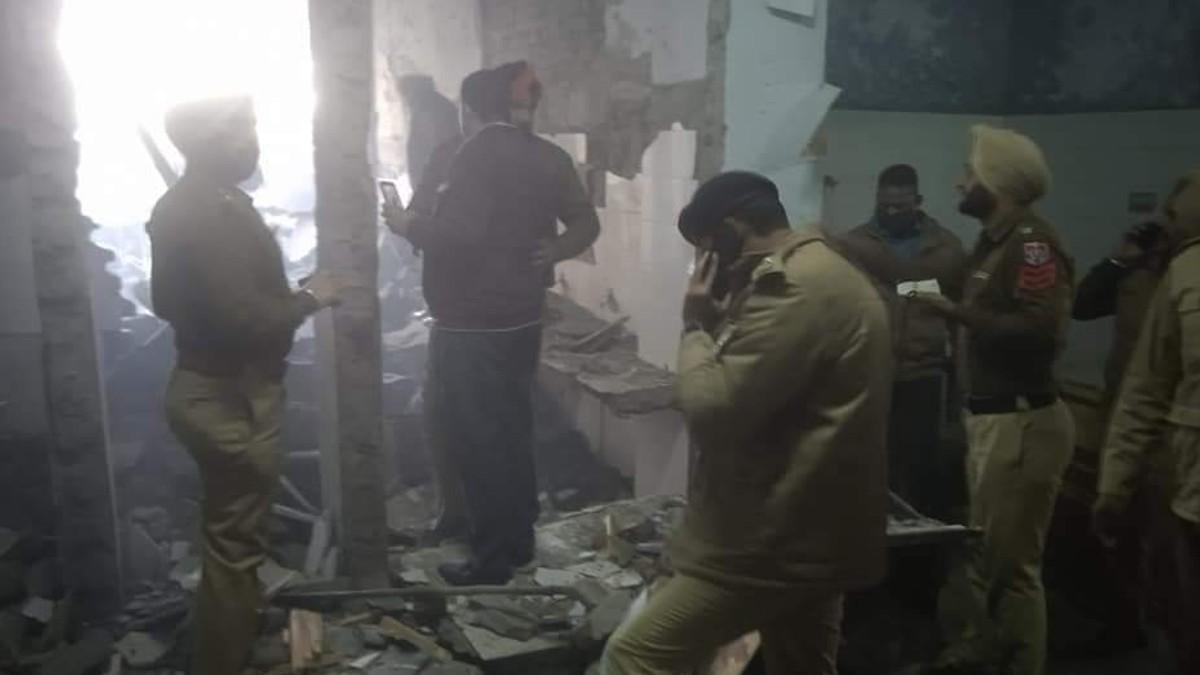 लुधियाना कोर्ट में हुआ ब्लास्ट, 2 की मौत 