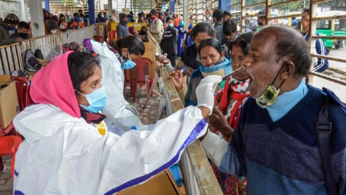 देश में ओमिक्रॉन वैरिएंट तेजी से फैल रहा हैे. (फाइल फोटो)